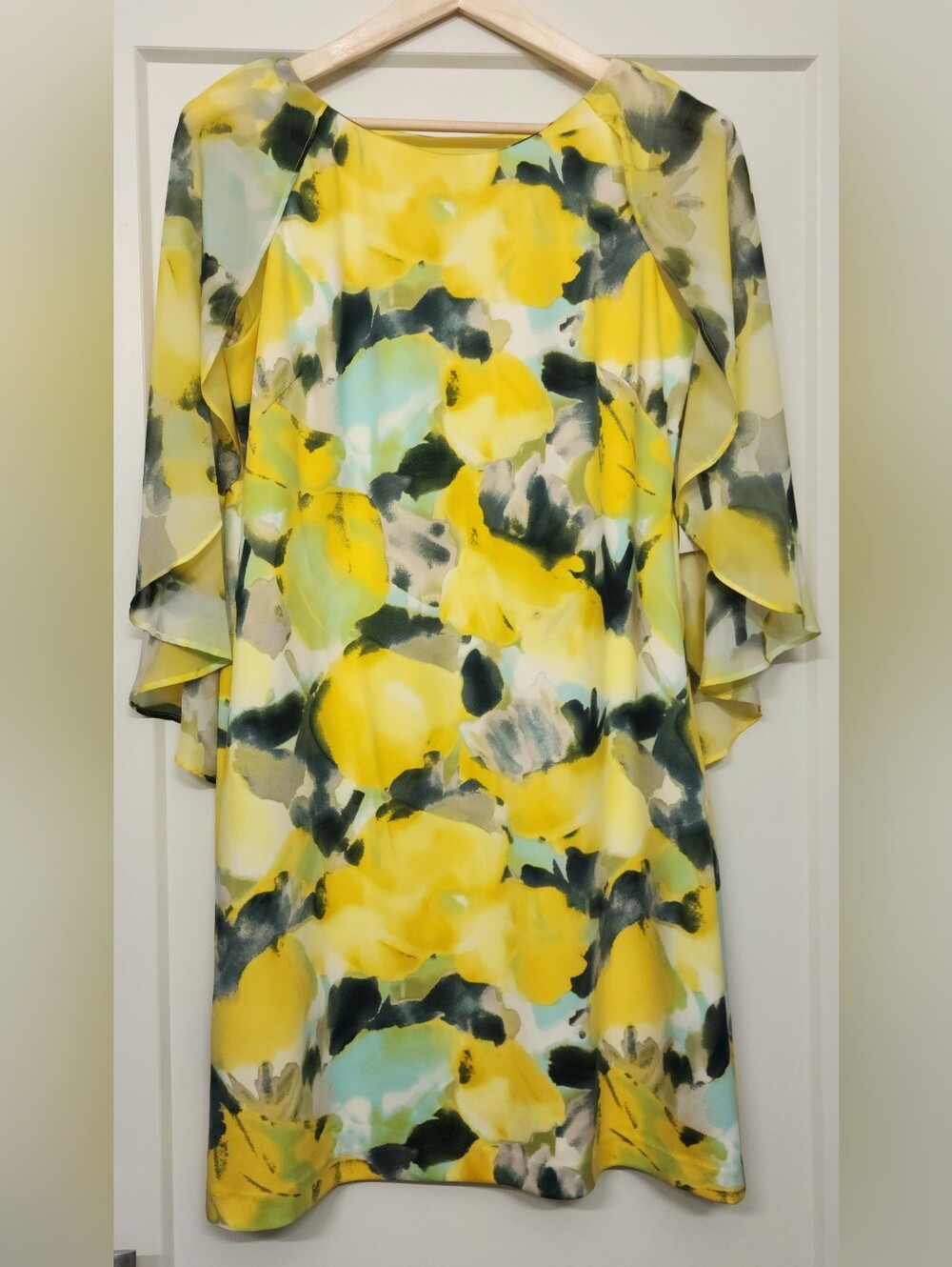 Donna Ricco Yellow & Green Watercolor Floral Flutter-Sleeve Tunic